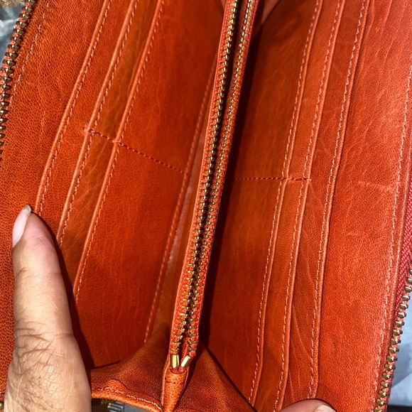 Sold‼️Tory Burch Burnt Orange Leather Zippy Wallet bar Crossbody Conversion - Picture 9 of 12